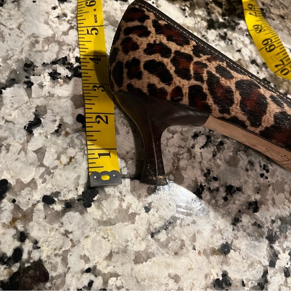 Joan & David Leather leopard print heels size 8 M - Picture 11 of 11